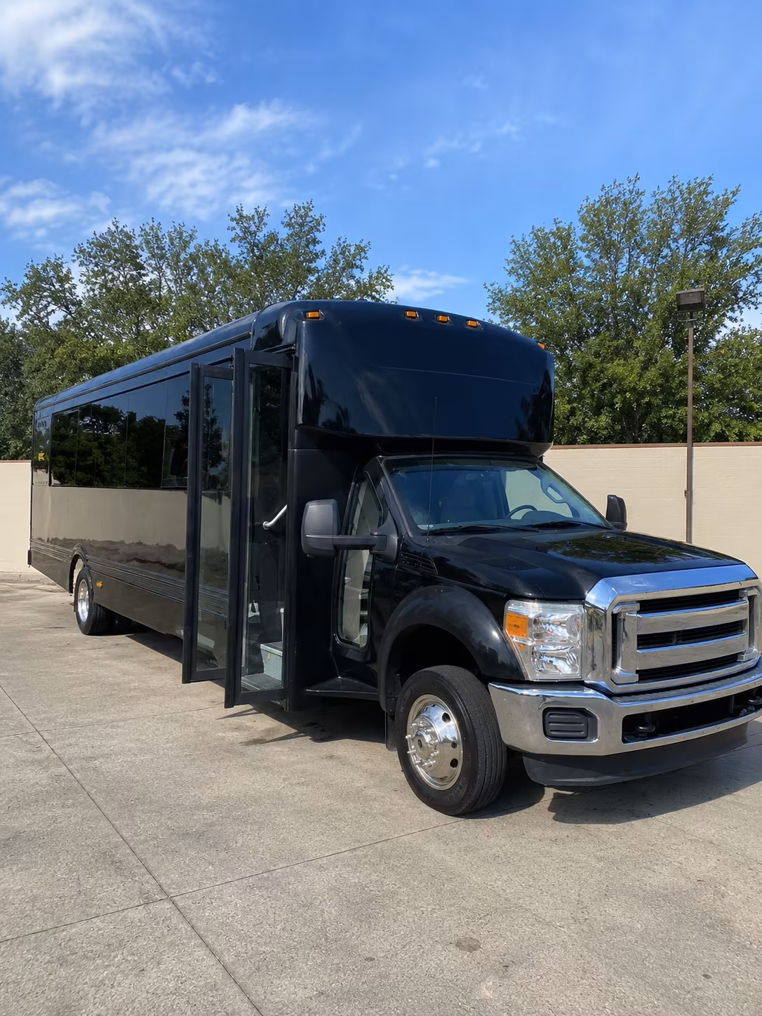 miami gardens 20 passenger party bus