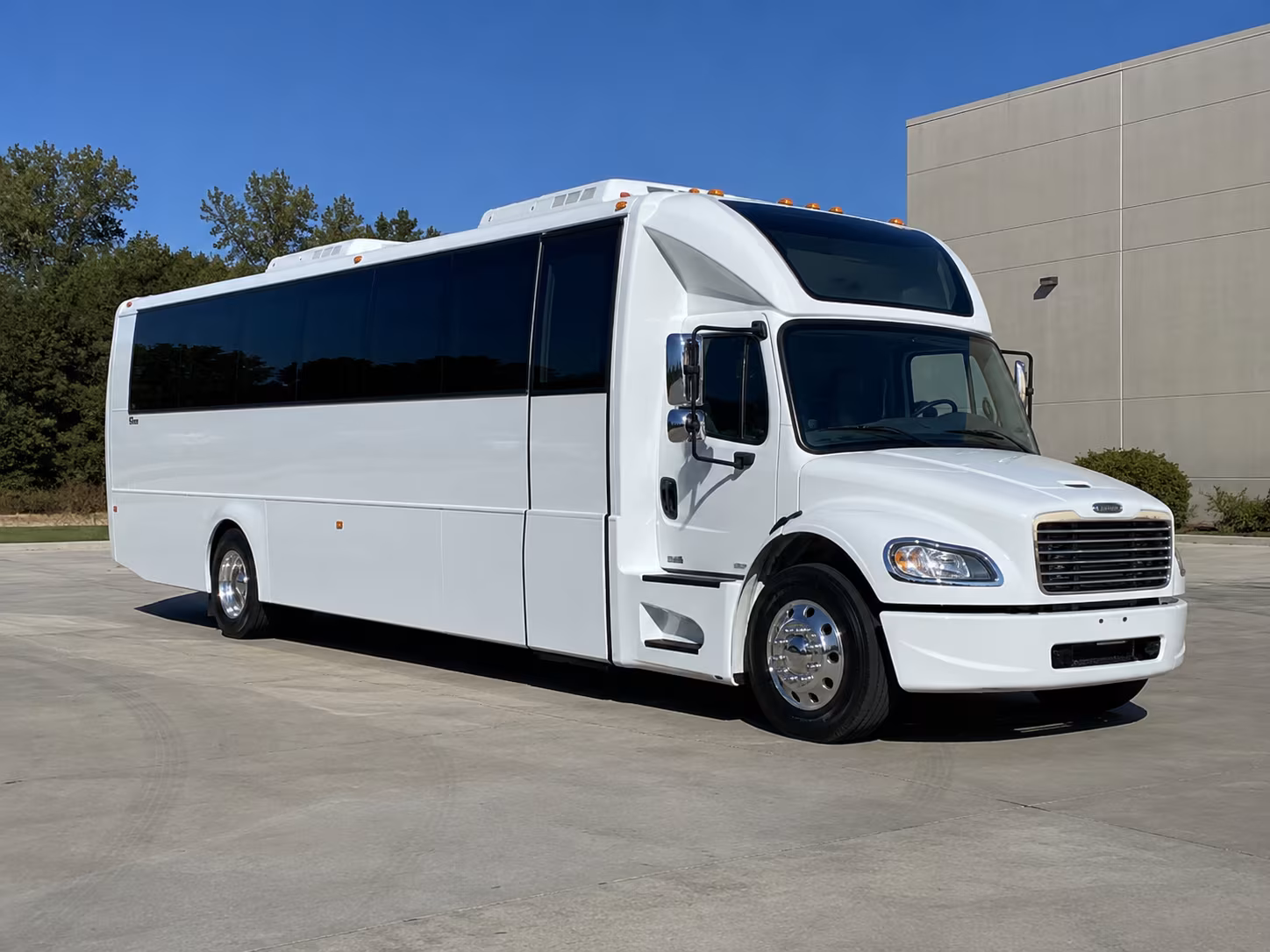 miami gardens 28 passenger party bus